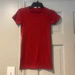 Red Lululemon swiftly tech
